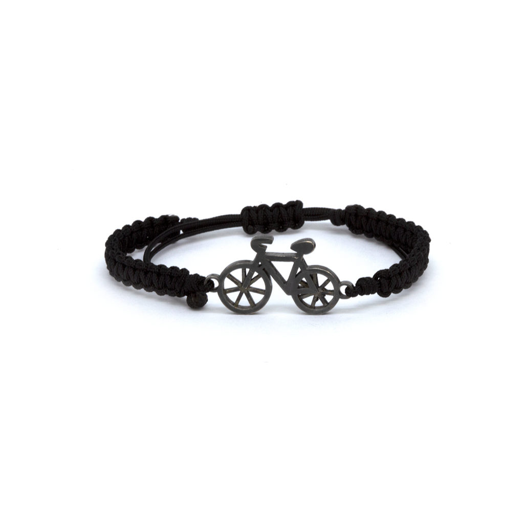 Pulsera bici plata con macramé negro